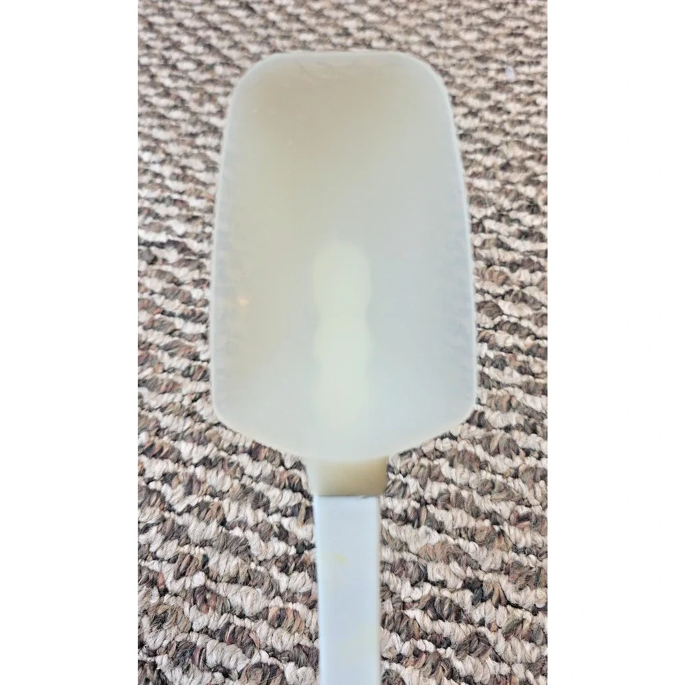 VTG Rubbermaid Silicone Scraper Spoon Spatula 1C50 High Heat Flexible Gray White
